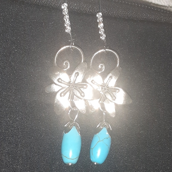 Earrings - Picture 3 of 3